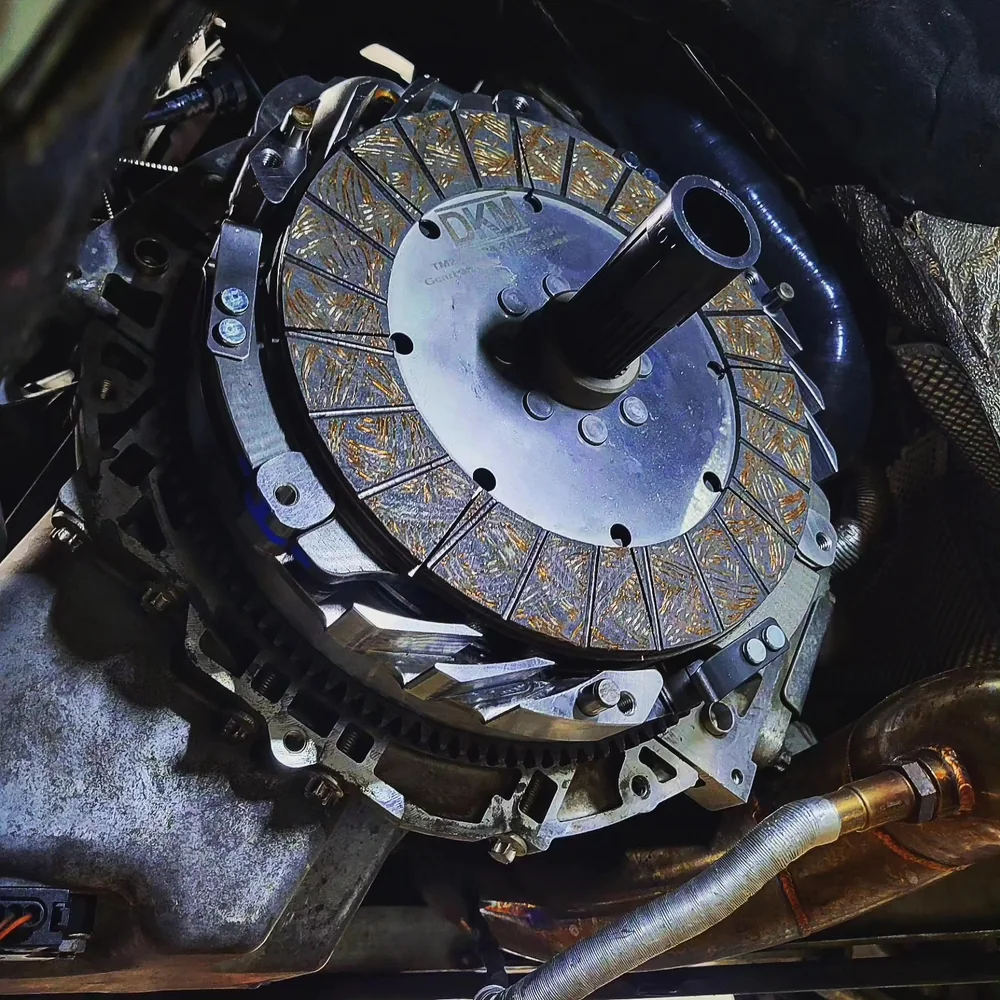 Clutch and drivetrain assembly during mechanical service
